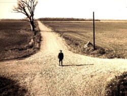 Ketika Kita Berada Dipersimngan Jalan dalam Hidup